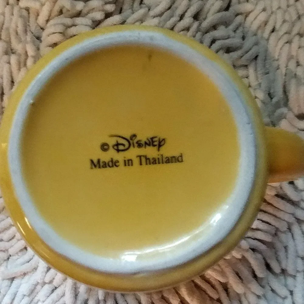 Disney Winnie the Pooh Ceramic Mug – Yellow & Red Classic Pooh Design